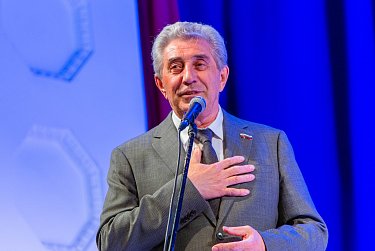 Сергей Грачев поздравил медицинских работников